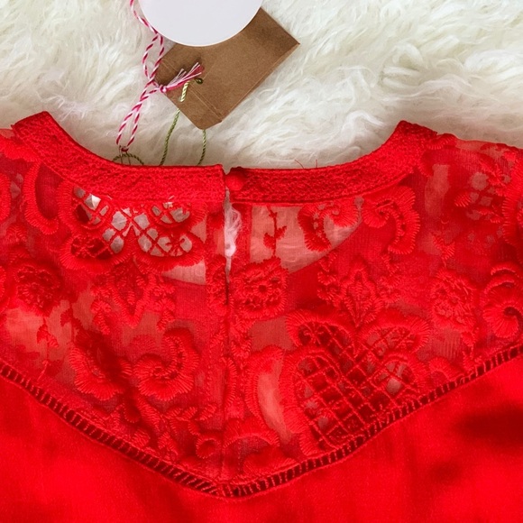 NEW UMGEE Bell Sleeve Floral Lace Ruffle Hem Top Size S - Picture 7 of 8